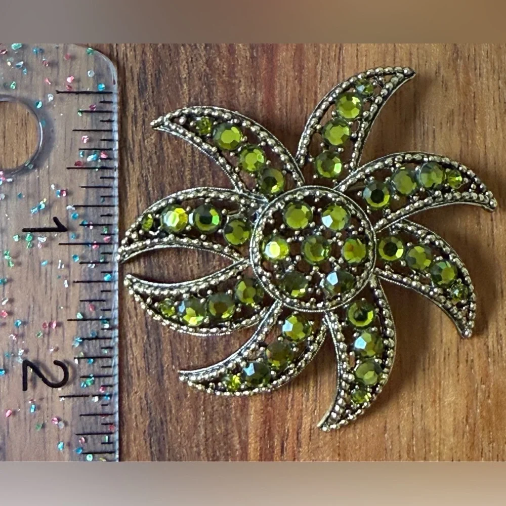 VTG Albert Weiss Starfish Floral Avocado Green Glass Rhinestone Brooch Pin